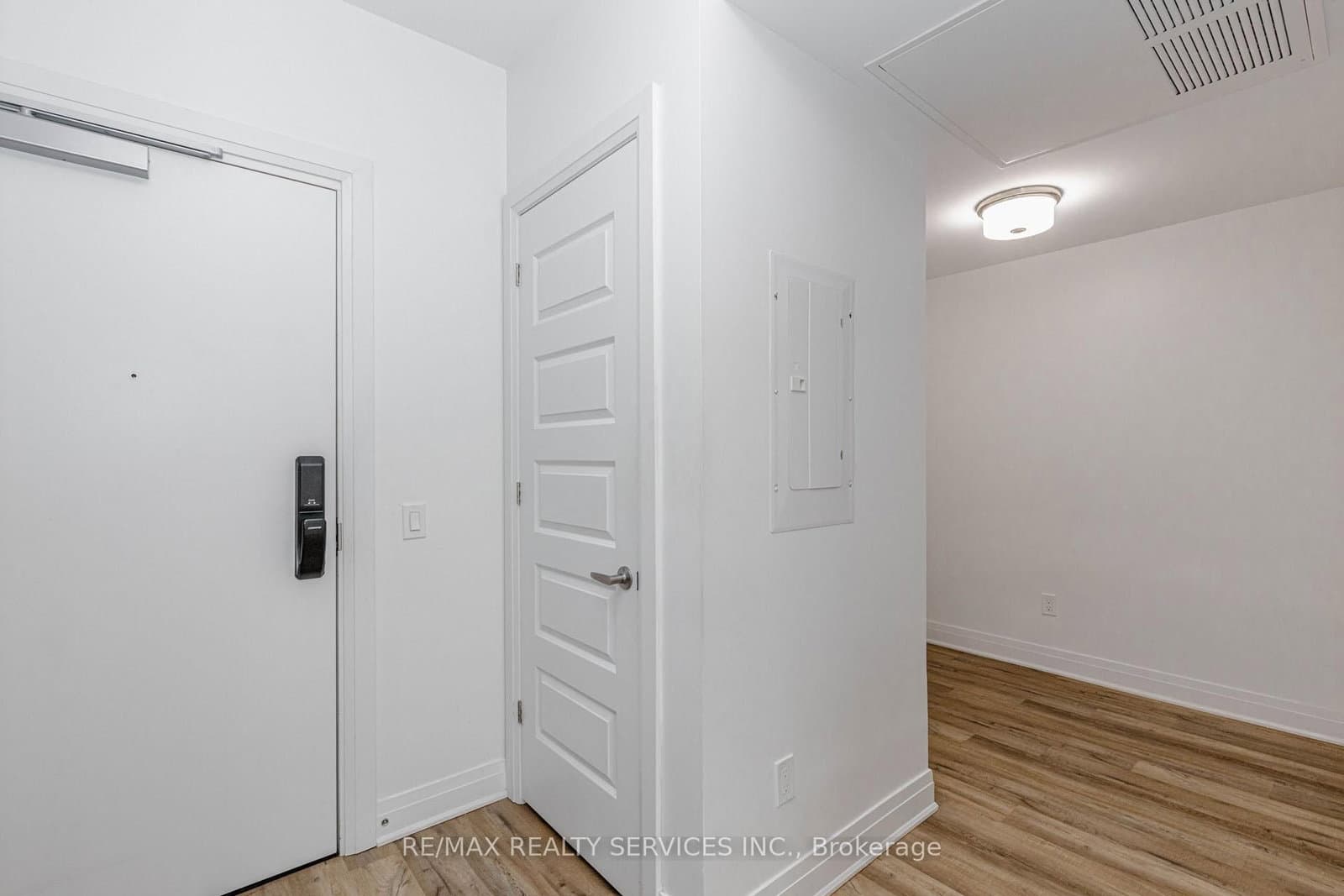 95 Dundas Street W, Unit 101 thumbnail 14