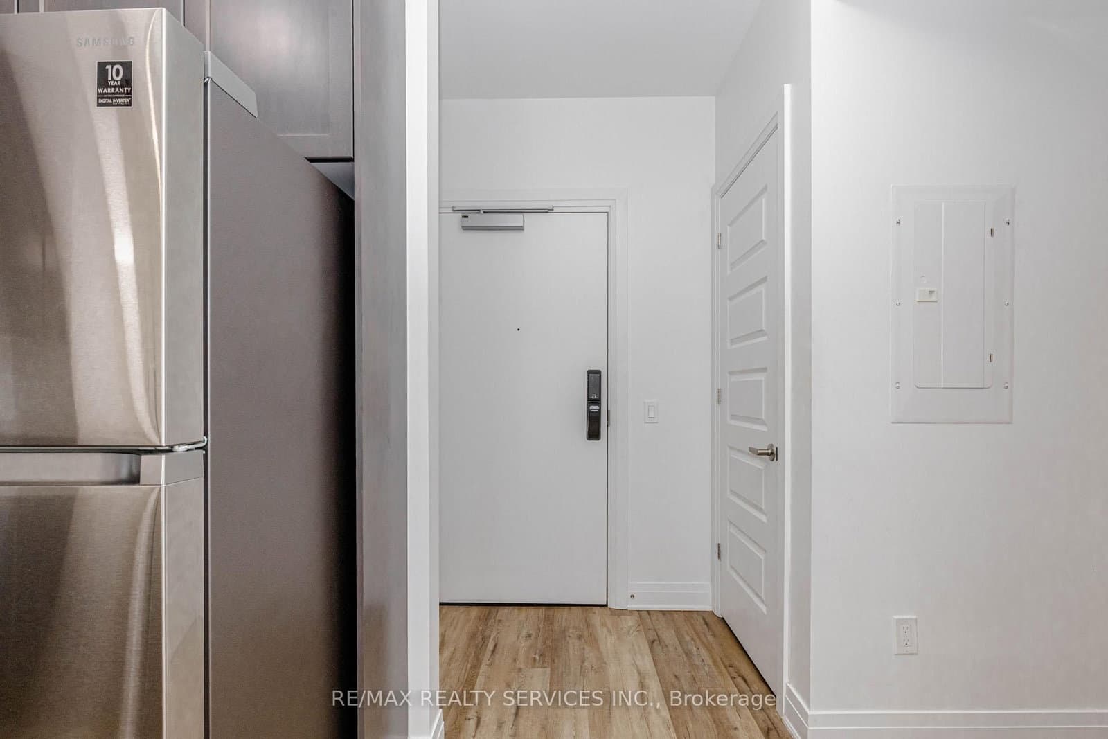 95 Dundas Street W, Unit 101 thumbnail 15