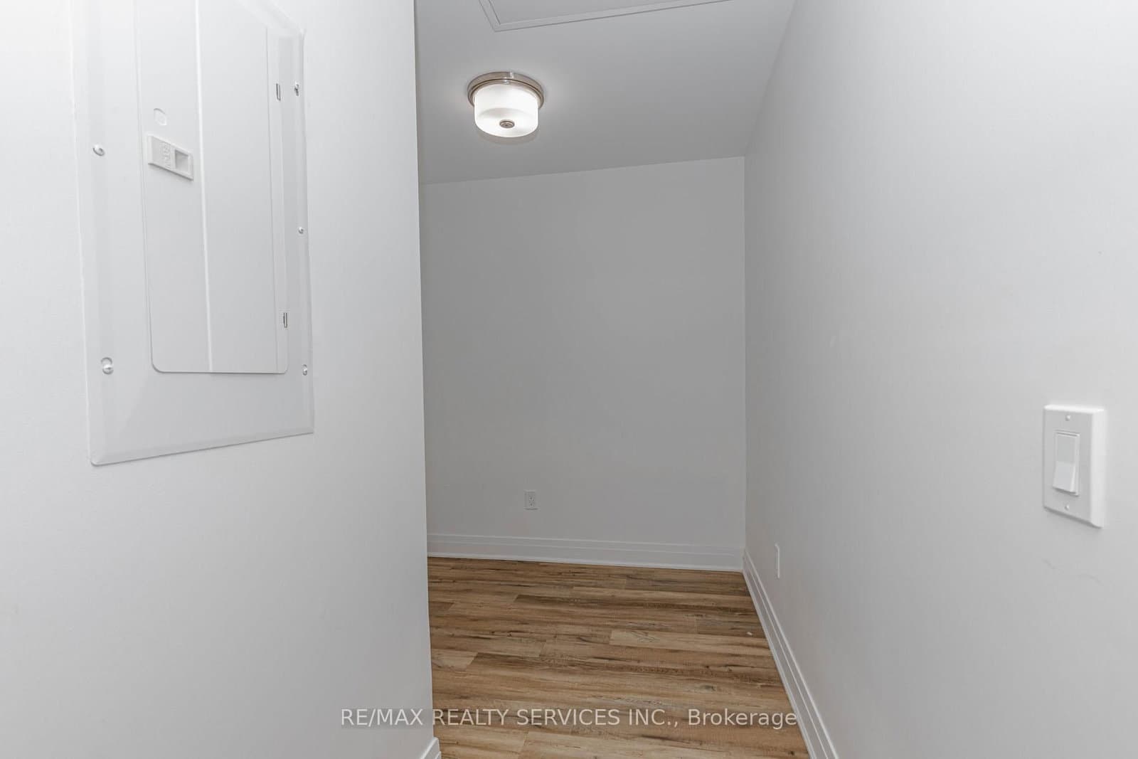 95 Dundas Street W, Unit 101 thumbnail 16
