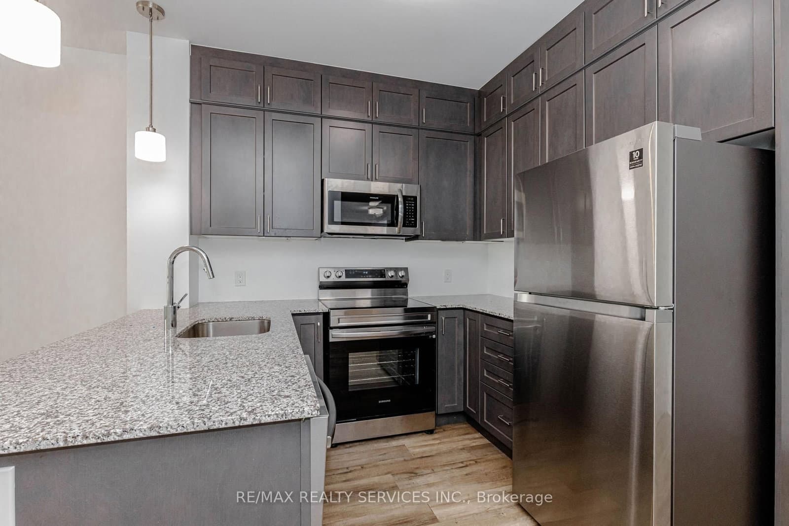 95 Dundas Street W, Unit 101 thumbnail 17