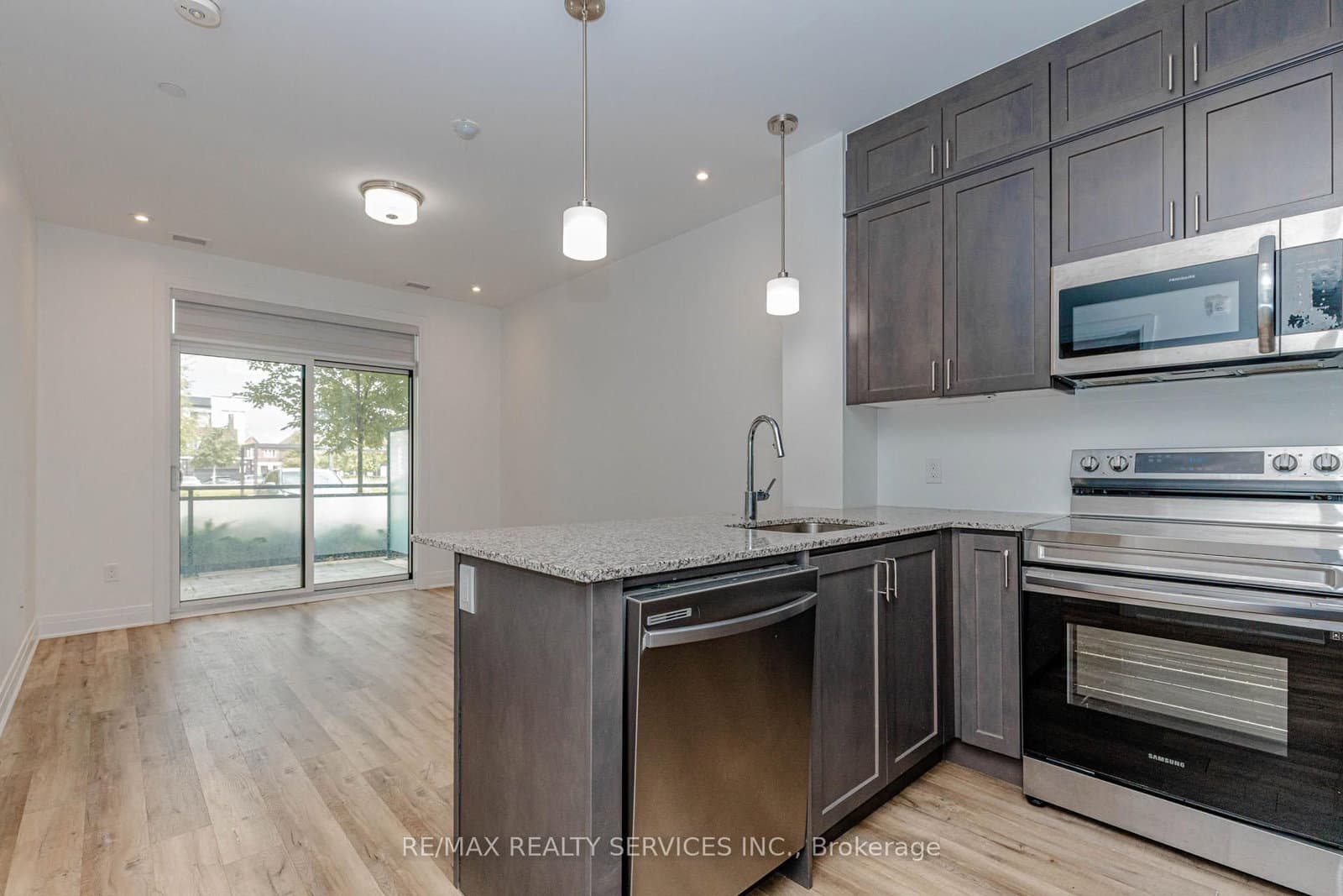 95 Dundas Street W, Unit 101 thumbnail 18