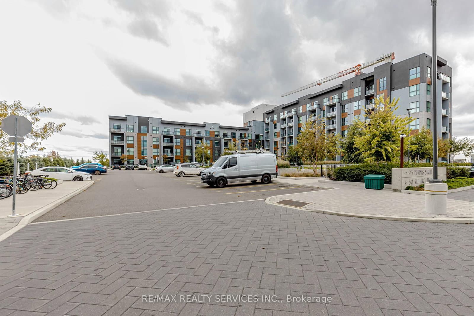 95 Dundas Street W, Unit 101 thumbnail 2
