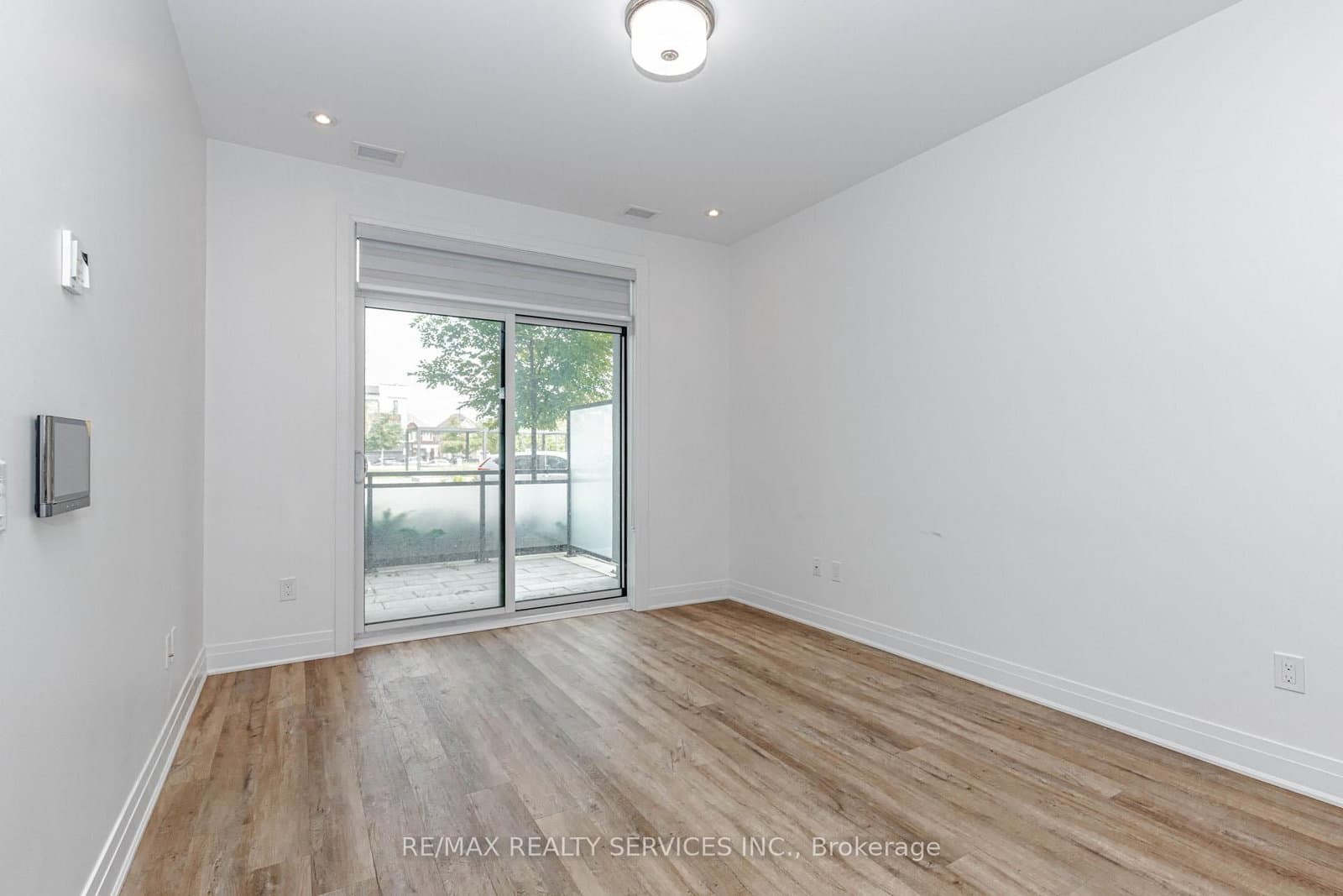 95 Dundas Street W, Unit 101 thumbnail 21
