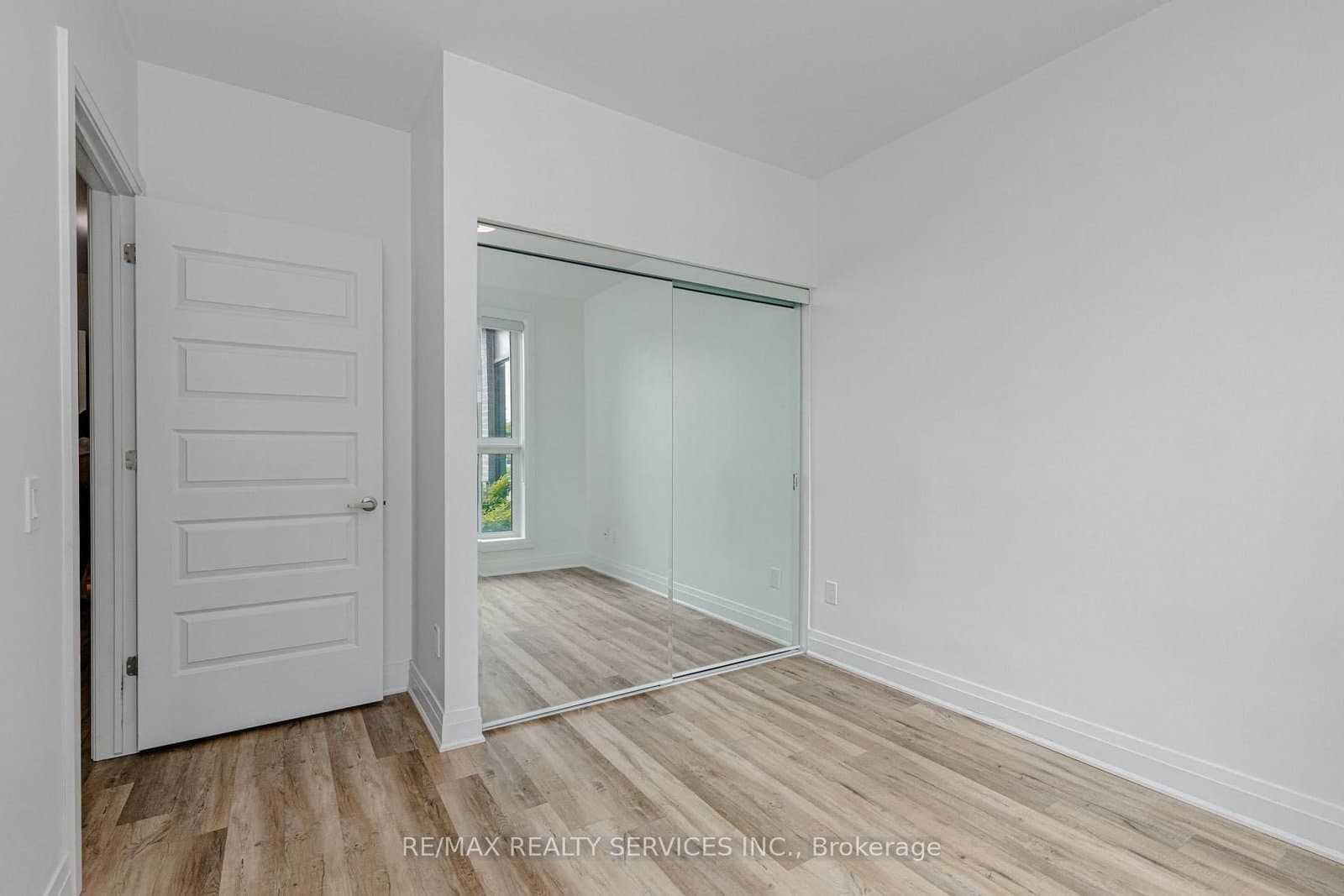 95 Dundas Street W, Unit 101 thumbnail 23