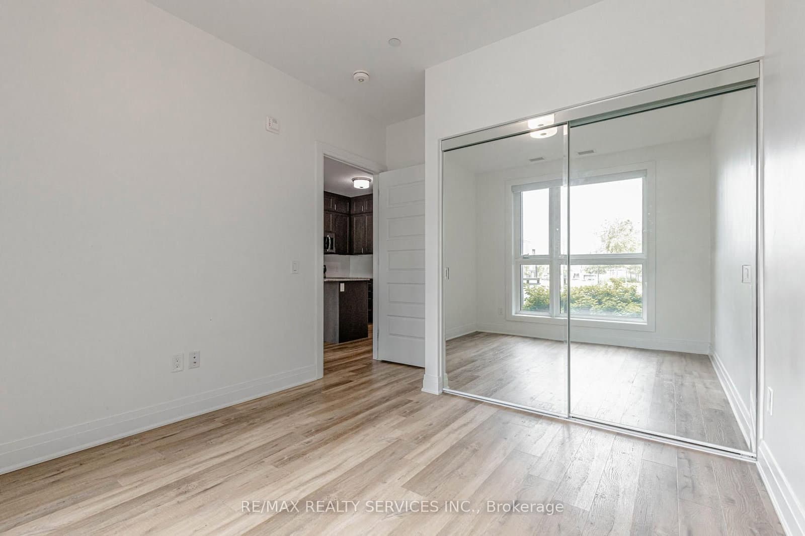 95 Dundas Street W, Unit 101 thumbnail 24