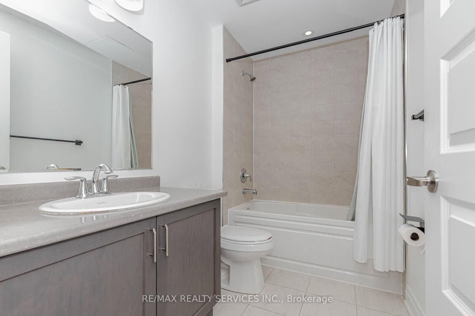 95 Dundas Street W, Unit 101 thumbnail 25