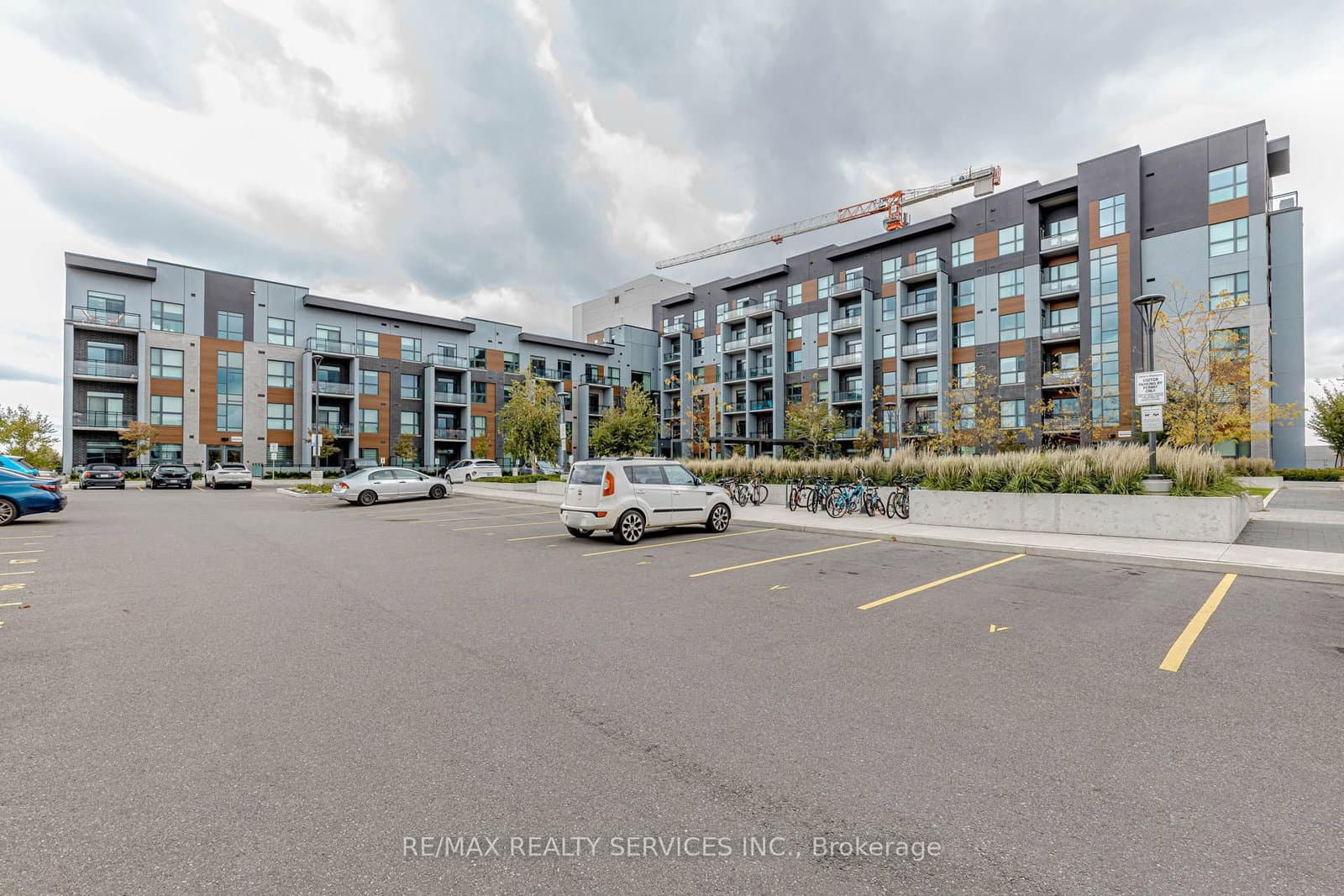 95 Dundas Street W, Unit 101 thumbnail 3