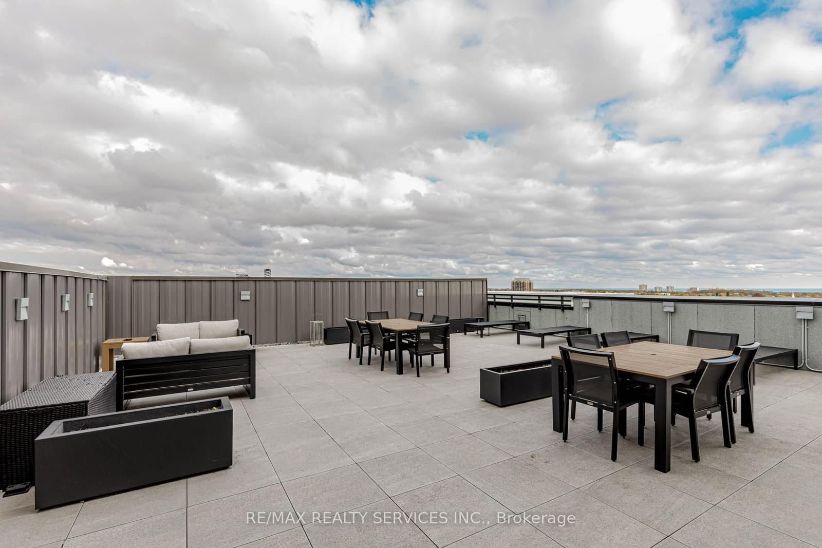 95 Dundas Street W, Unit 101 thumbnail 33