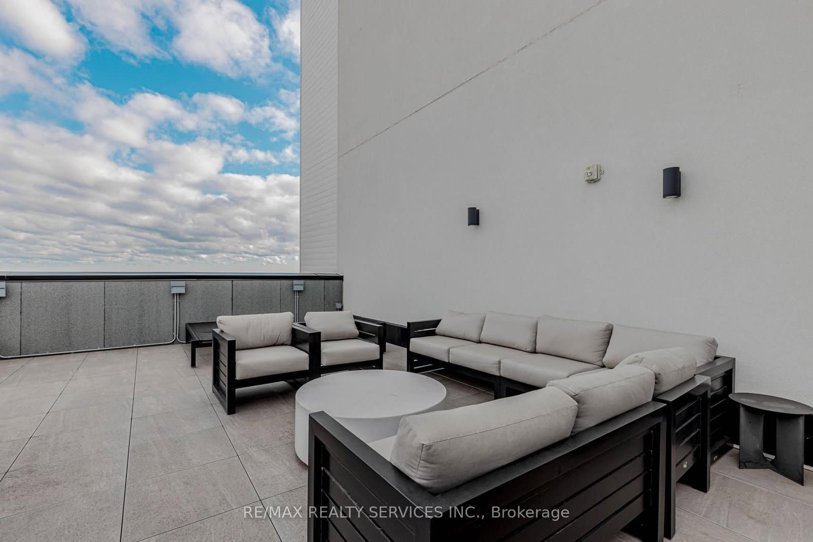 95 Dundas Street W, Unit 101 thumbnail 34