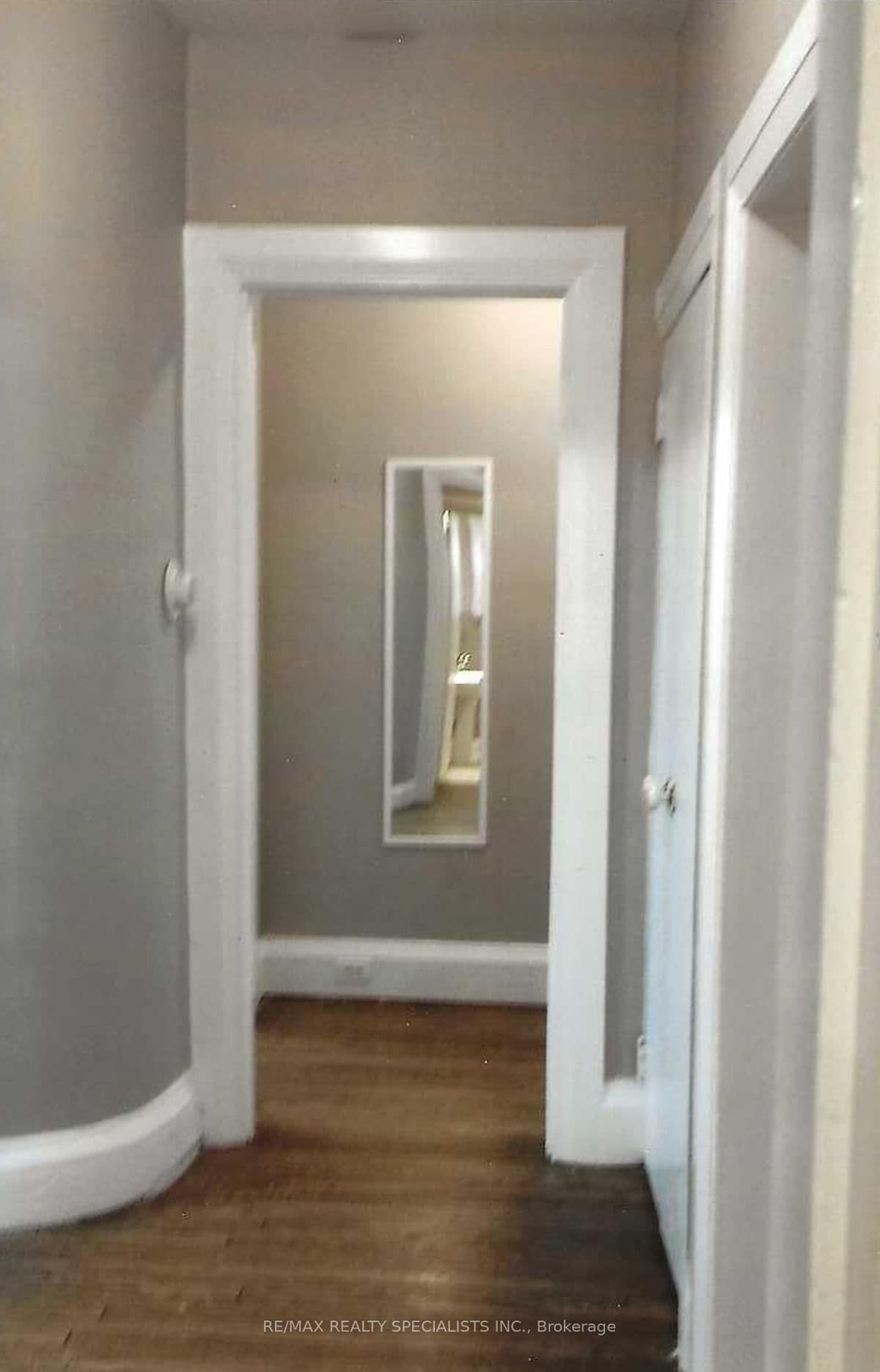 16 Wellington Street E thumbnail 12