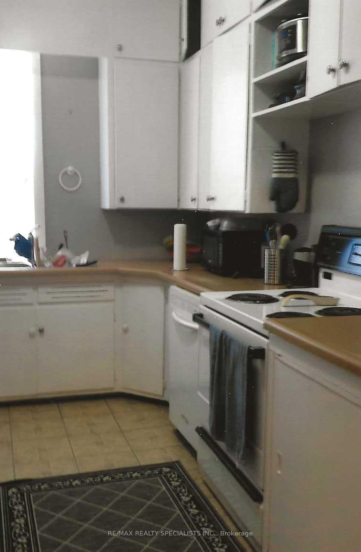 16 Wellington Street E thumbnail 14