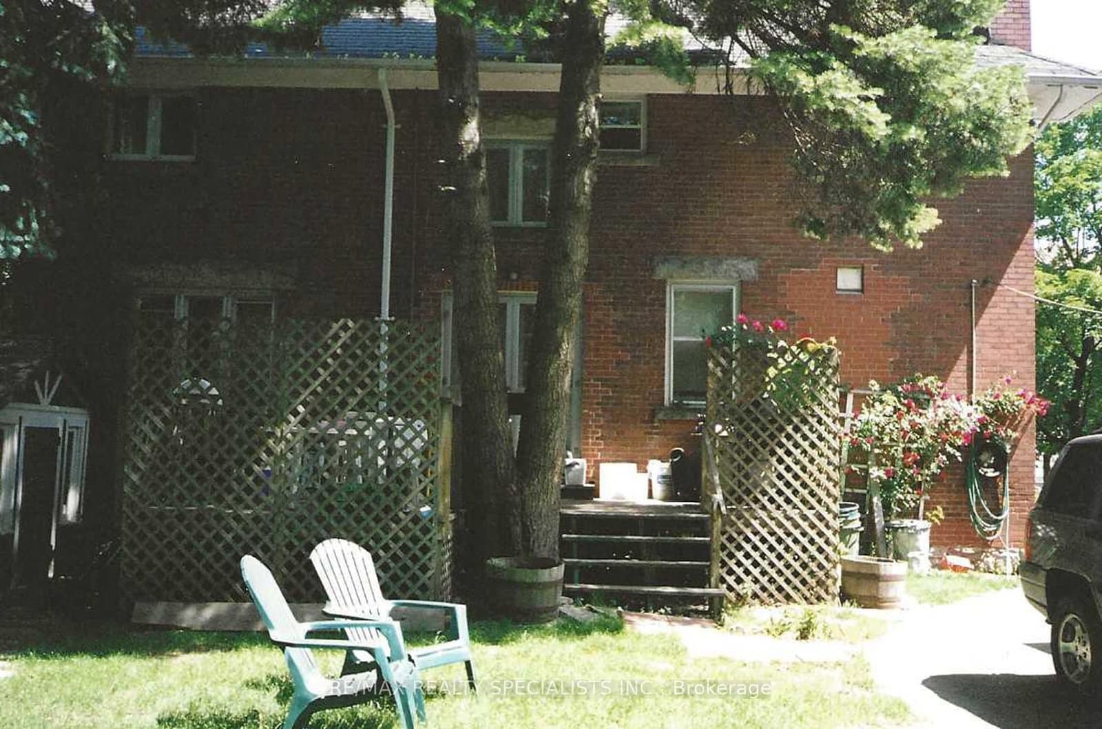 16 Wellington Street E thumbnail 16