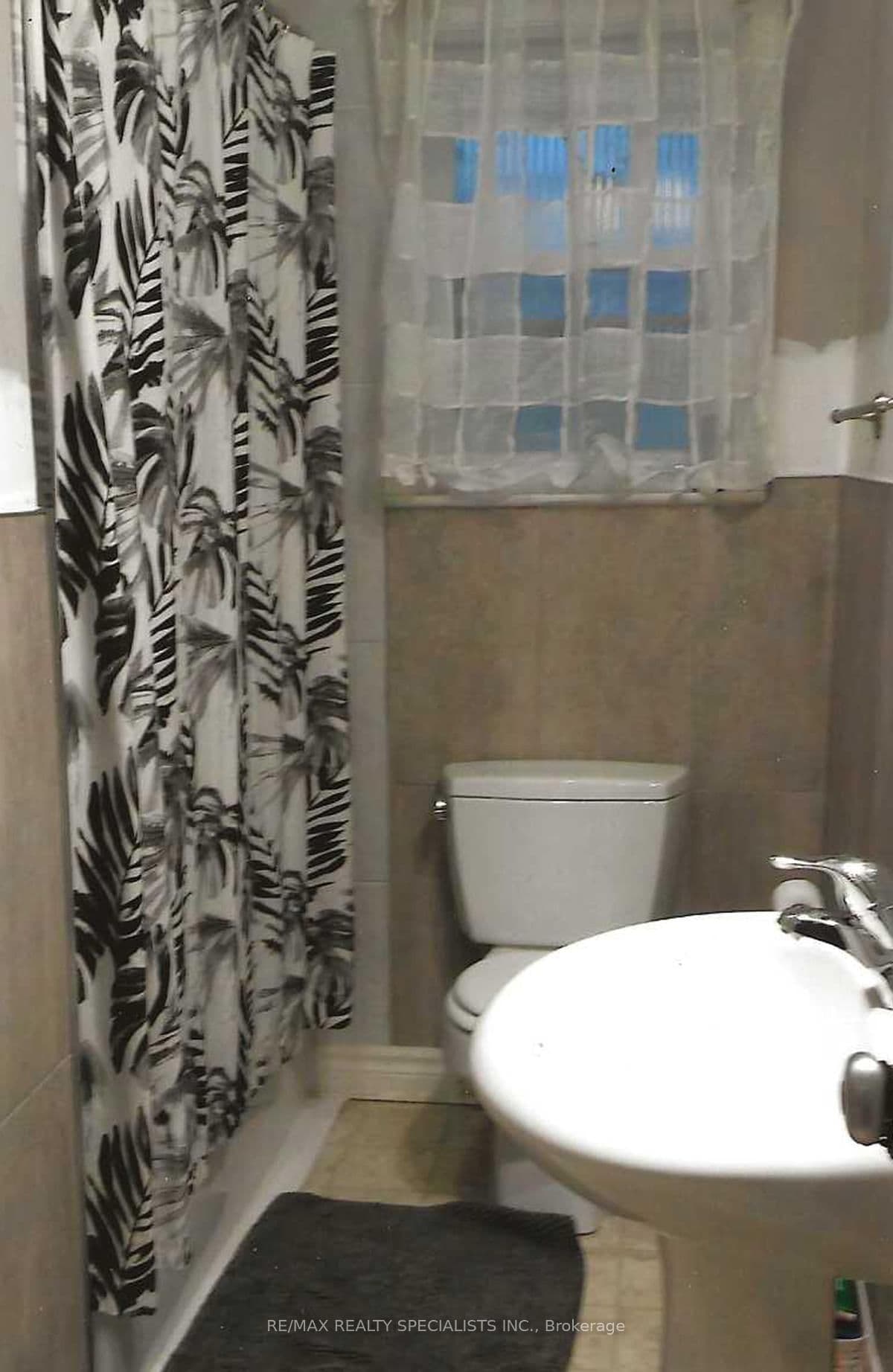 16 Wellington Street E thumbnail 6