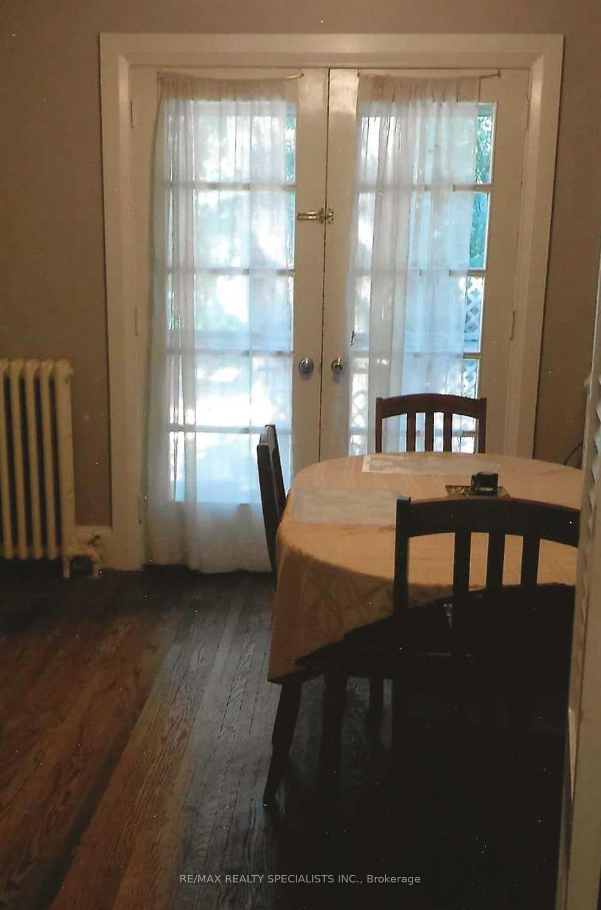 16 Wellington Street E thumbnail 9