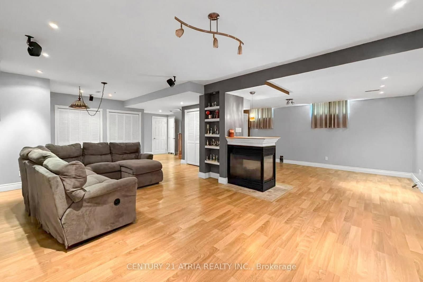 543 S Queens Drive thumbnail 40