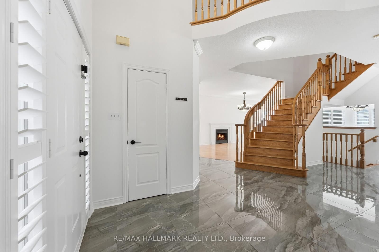 2013 Rosemount Crescent thumbnail 2