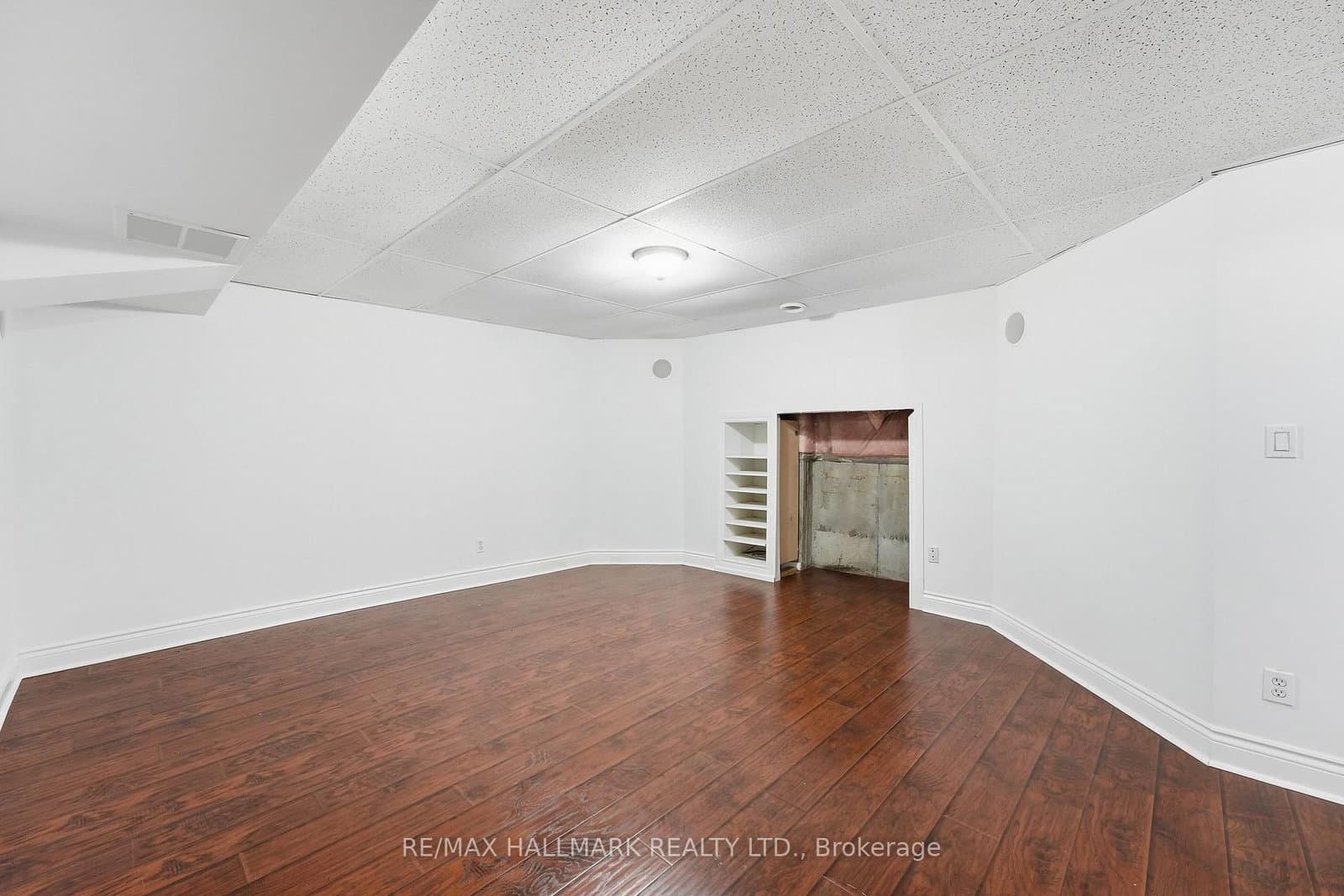 2013 Rosemount Crescent thumbnail 35