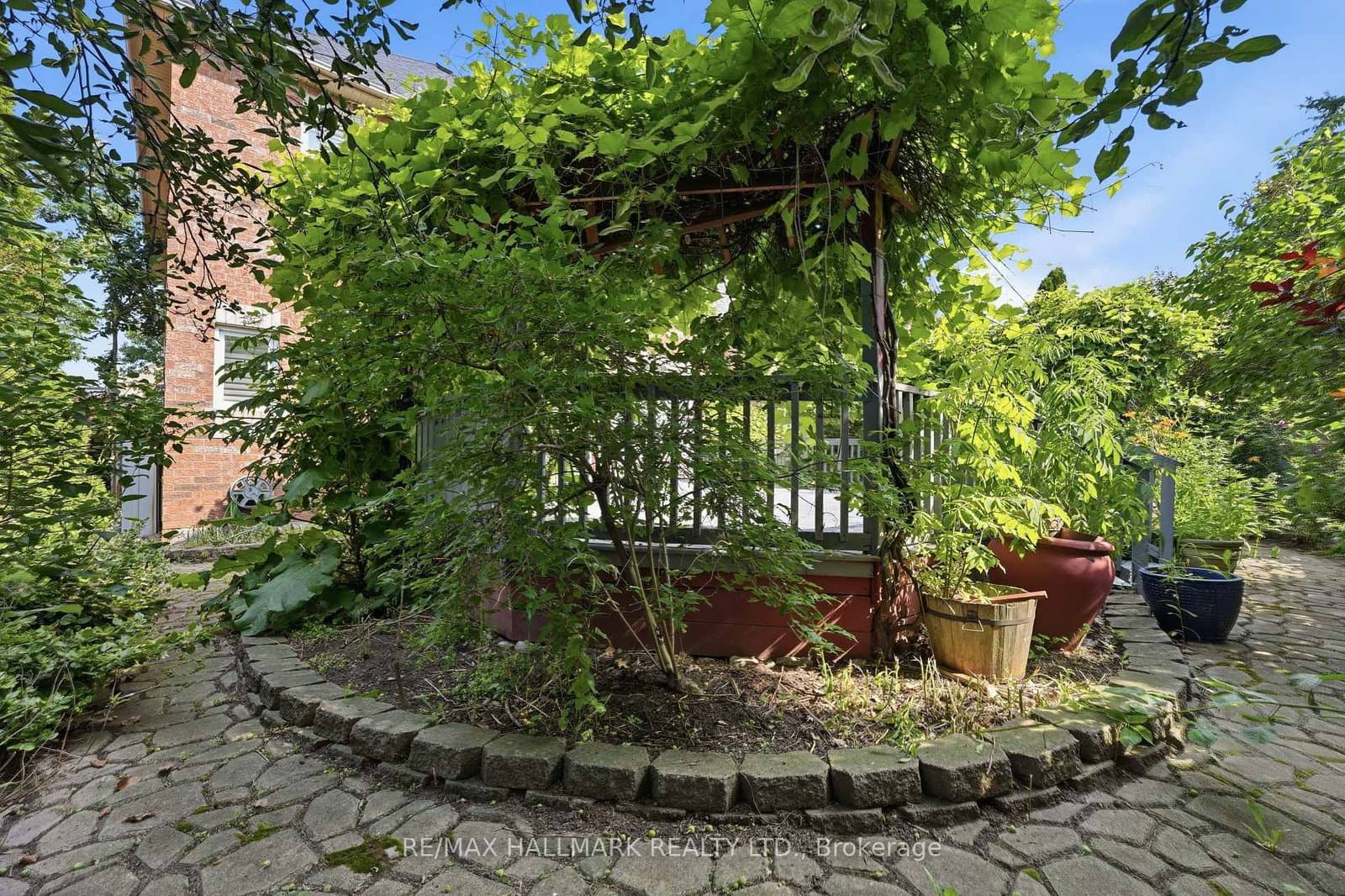 2013 Rosemount Crescent thumbnail 44