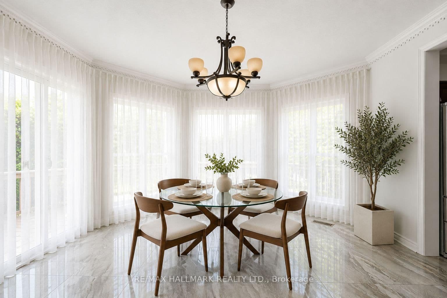 2013 Rosemount Crescent thumbnail 9