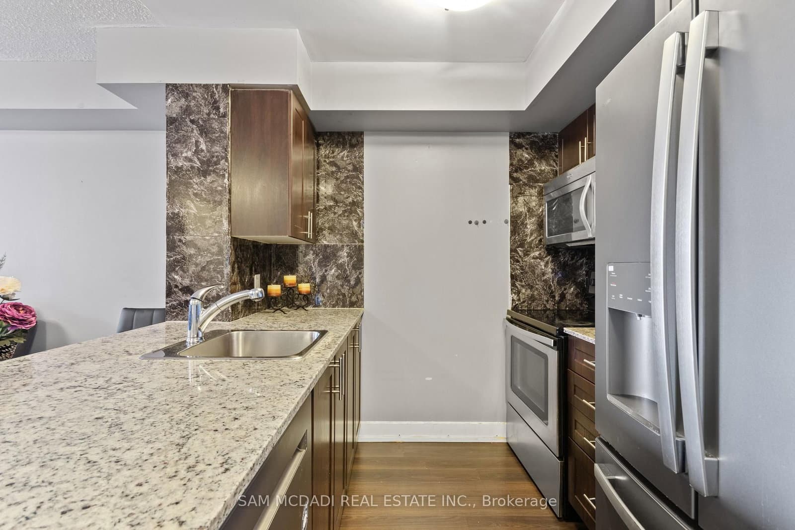 2 Eva Road, Unit 630 thumbnail 4