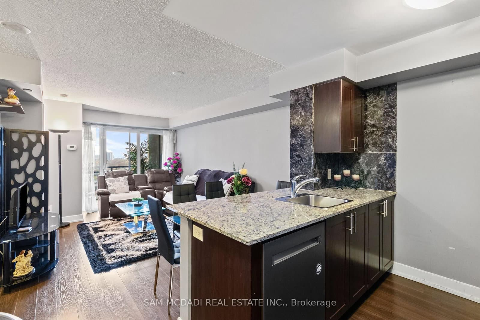 2 Eva Road, Unit 630 thumbnail 5