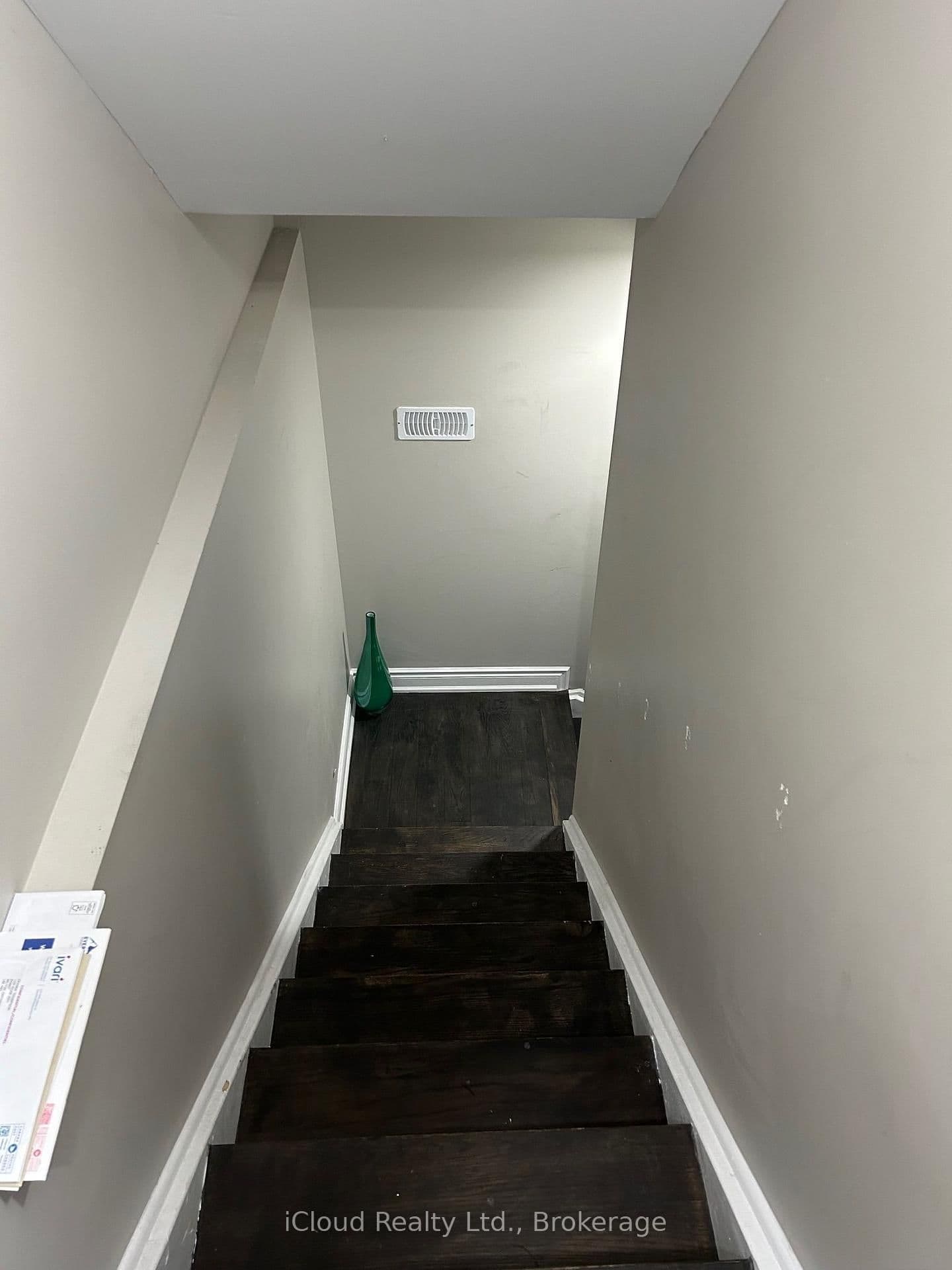 1295 Rose Way W thumbnail 3