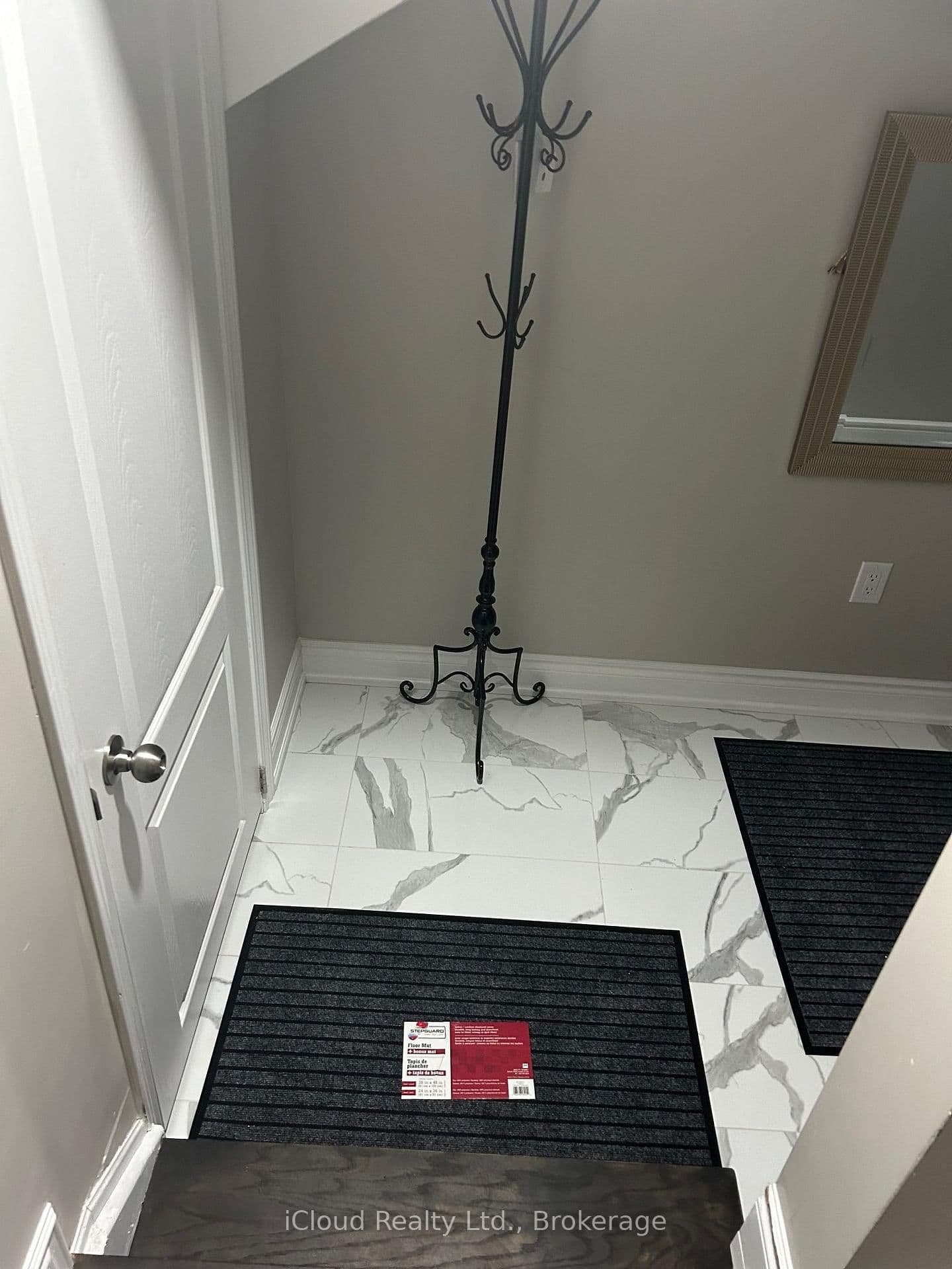 1295 Rose Way W thumbnail 4