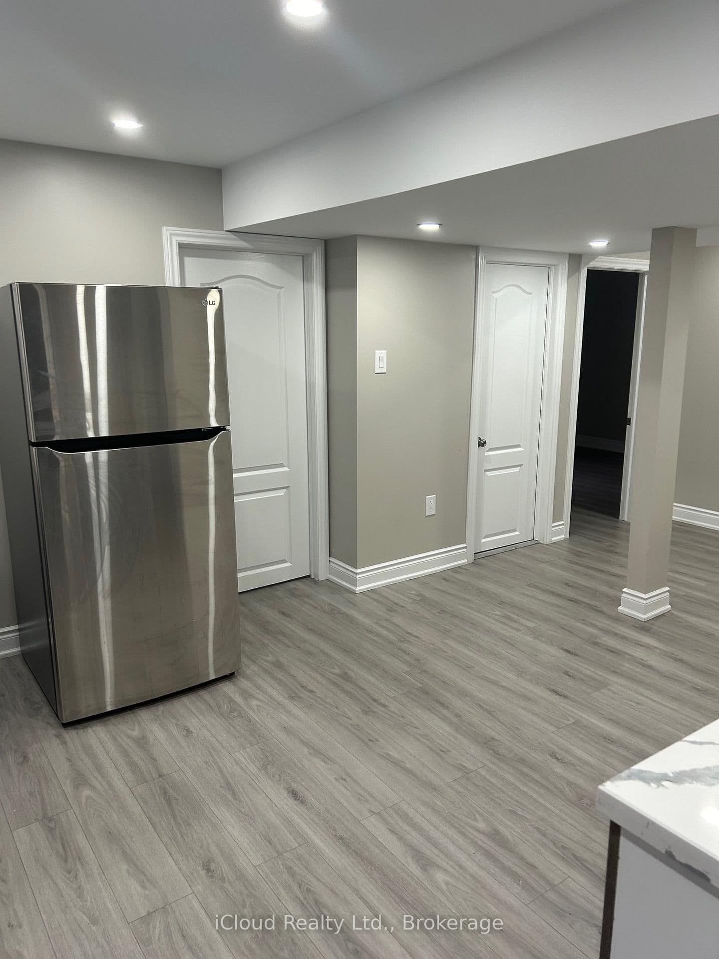 1295 Rose Way W thumbnail 8