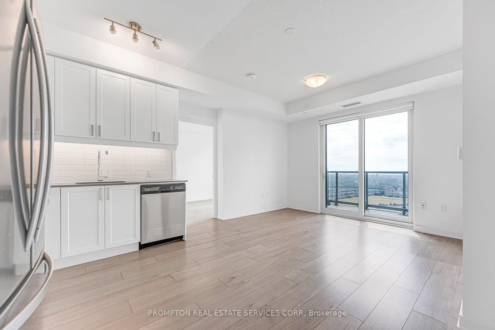 8 Nahani Way, Unit 3320 thumbnail 4
