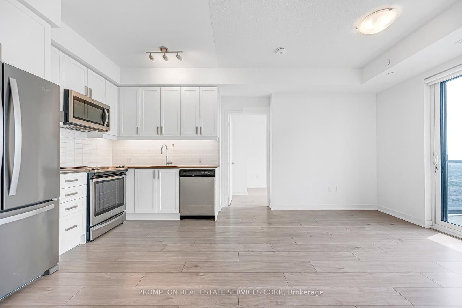 8 Nahani Way, Unit 3320 thumbnail 5