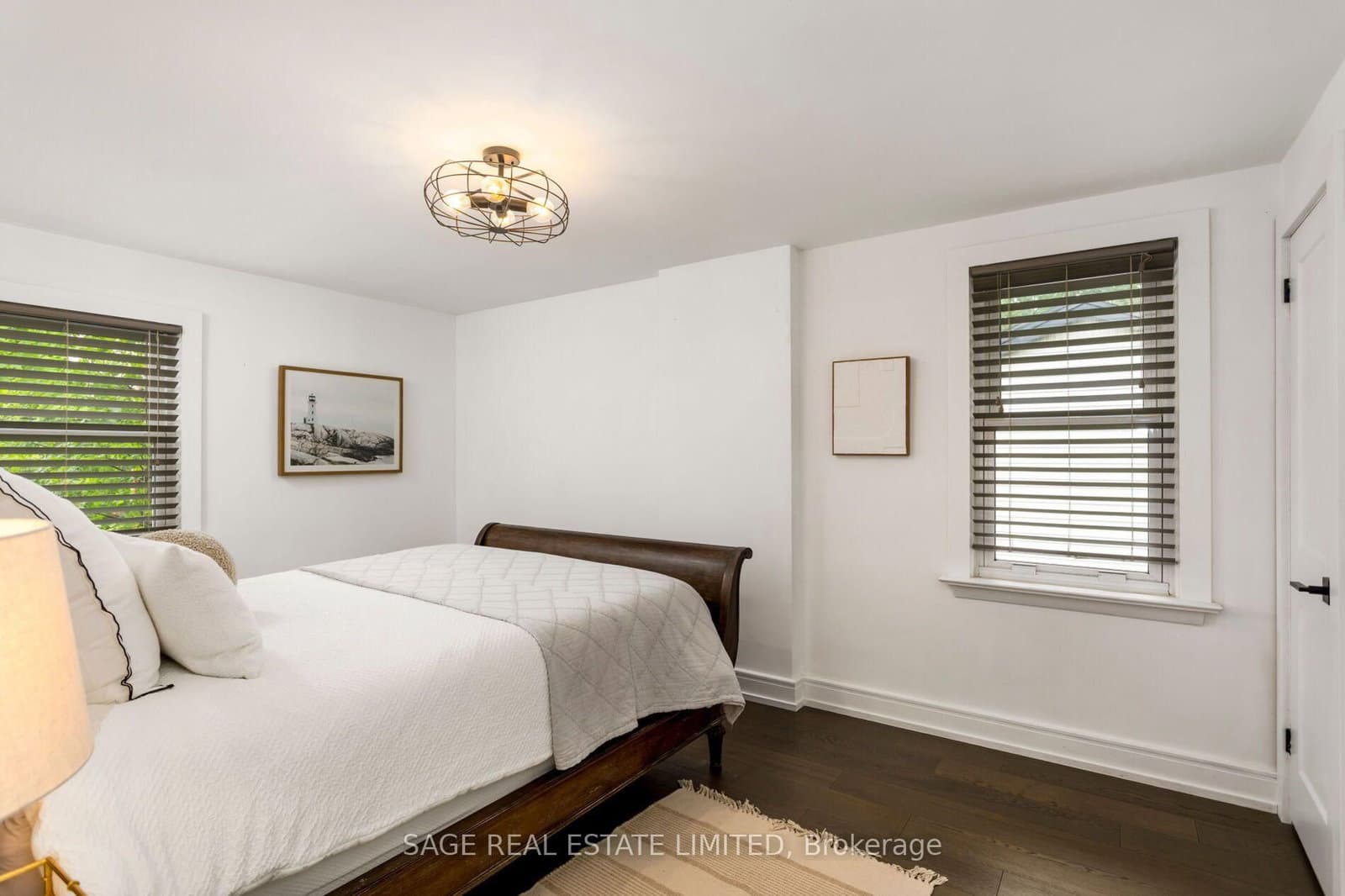2194 Yorkshire Crescent thumbnail 32