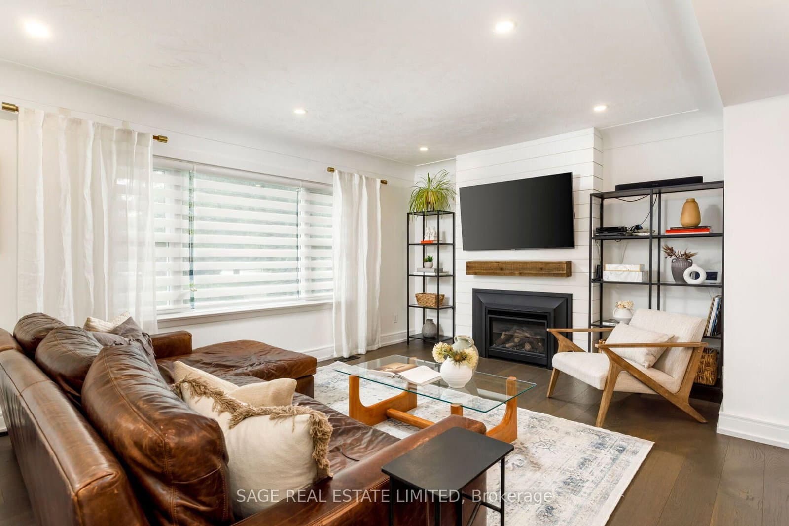 2194 Yorkshire Crescent thumbnail 7