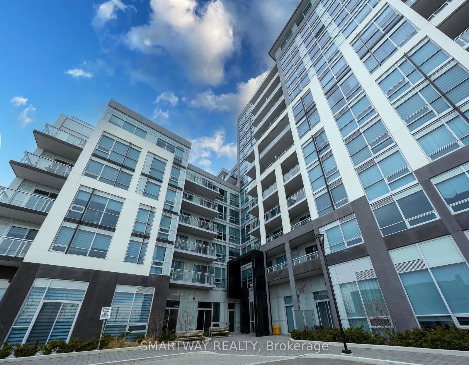 1050 Main Street E, Unit 321 thumbnail 2