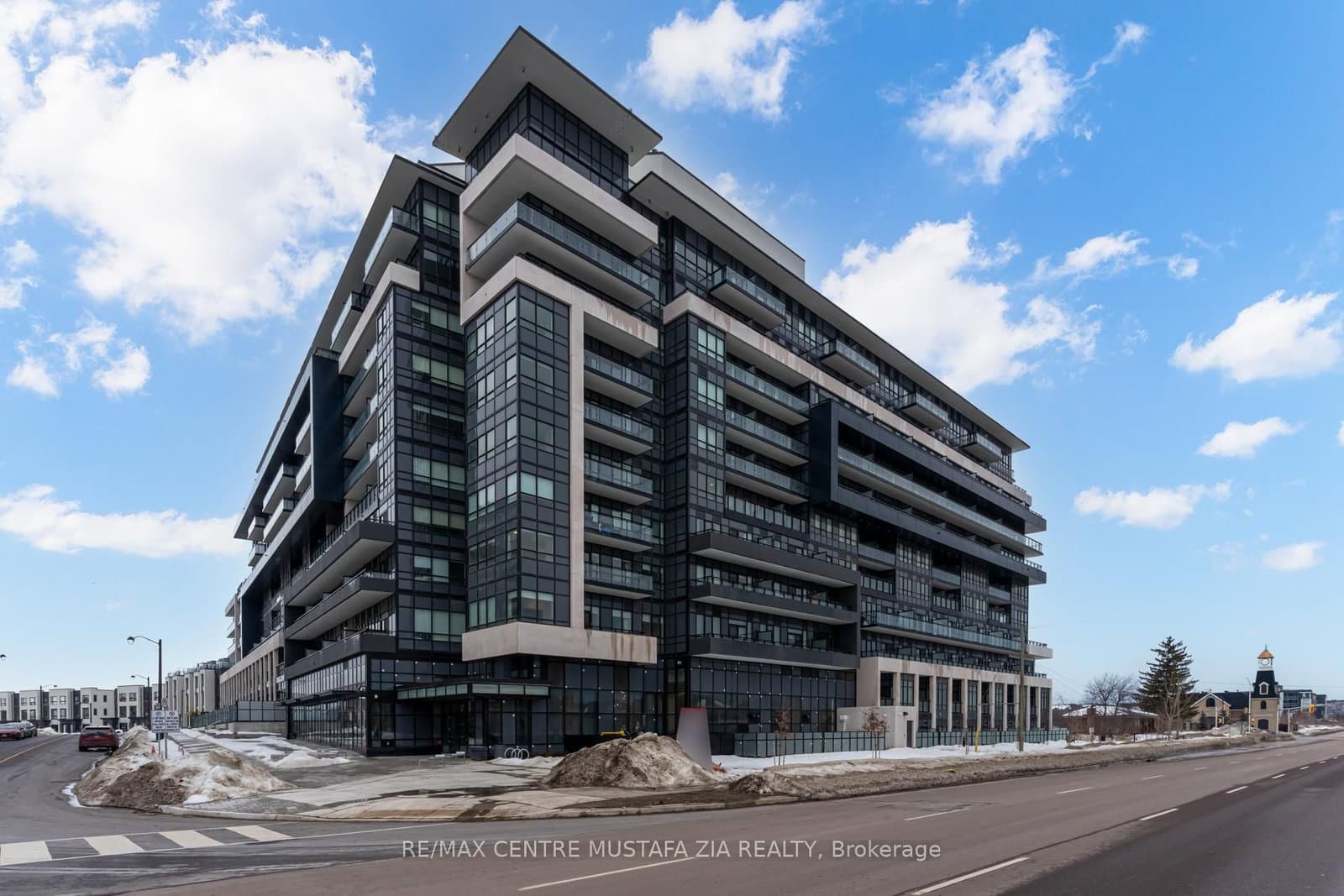 395 Dundas Street W, Unit 217