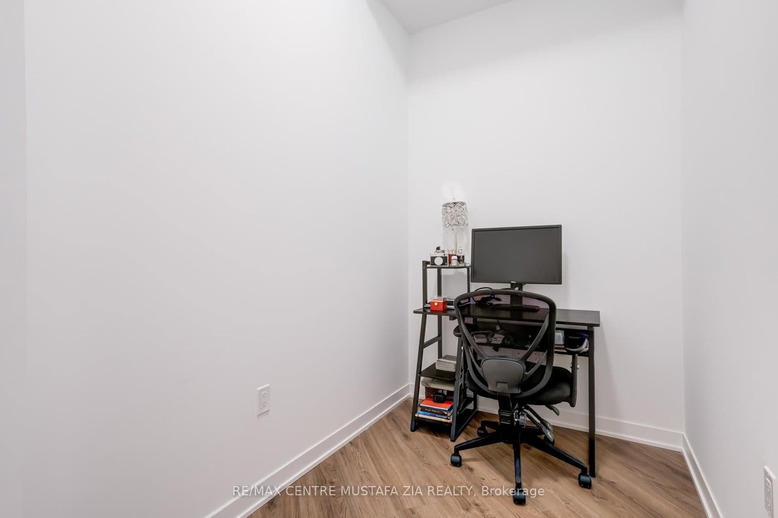 395 Dundas Street W, Unit 217 thumbnail 10