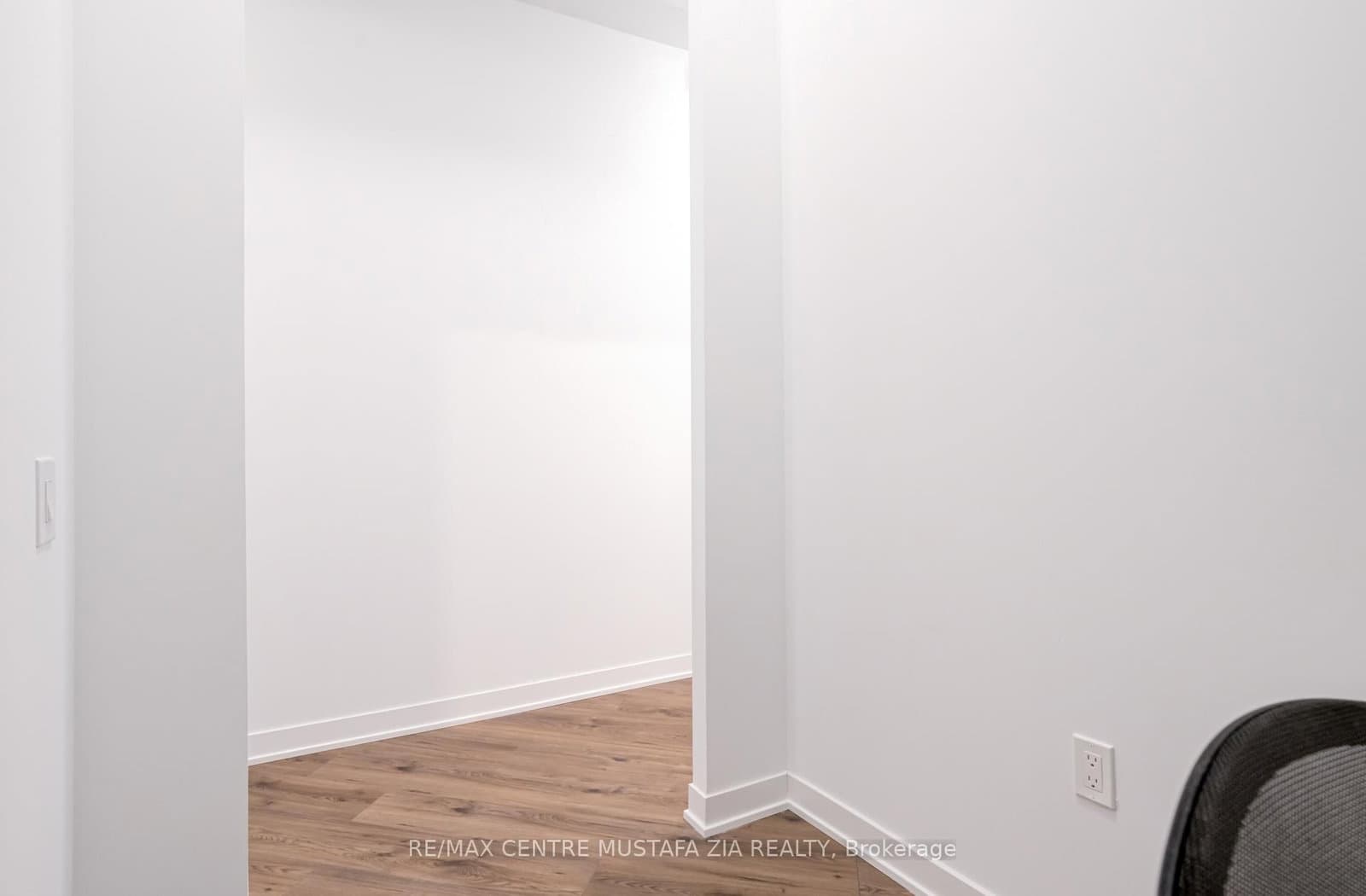 395 Dundas Street W, Unit 217 thumbnail 11