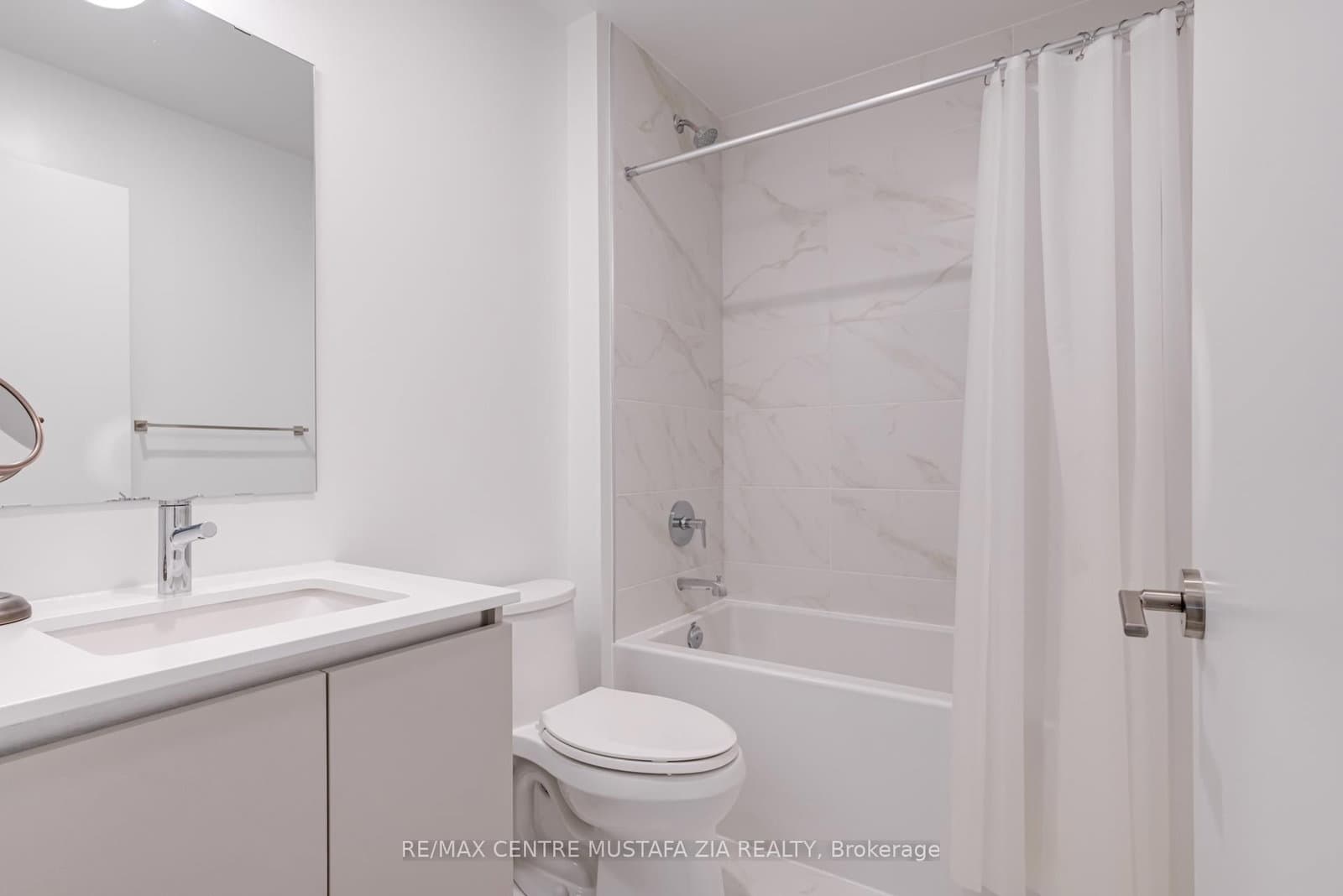 395 Dundas Street W, Unit 217 thumbnail 12