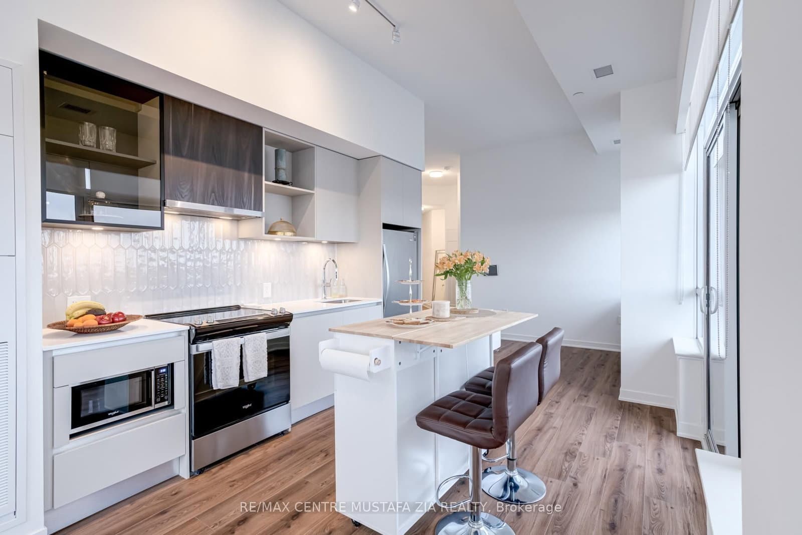 395 Dundas Street W, Unit 217 thumbnail 14