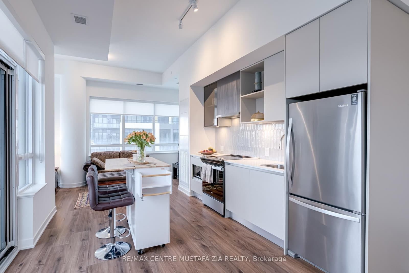 395 Dundas Street W, Unit 217 thumbnail 18