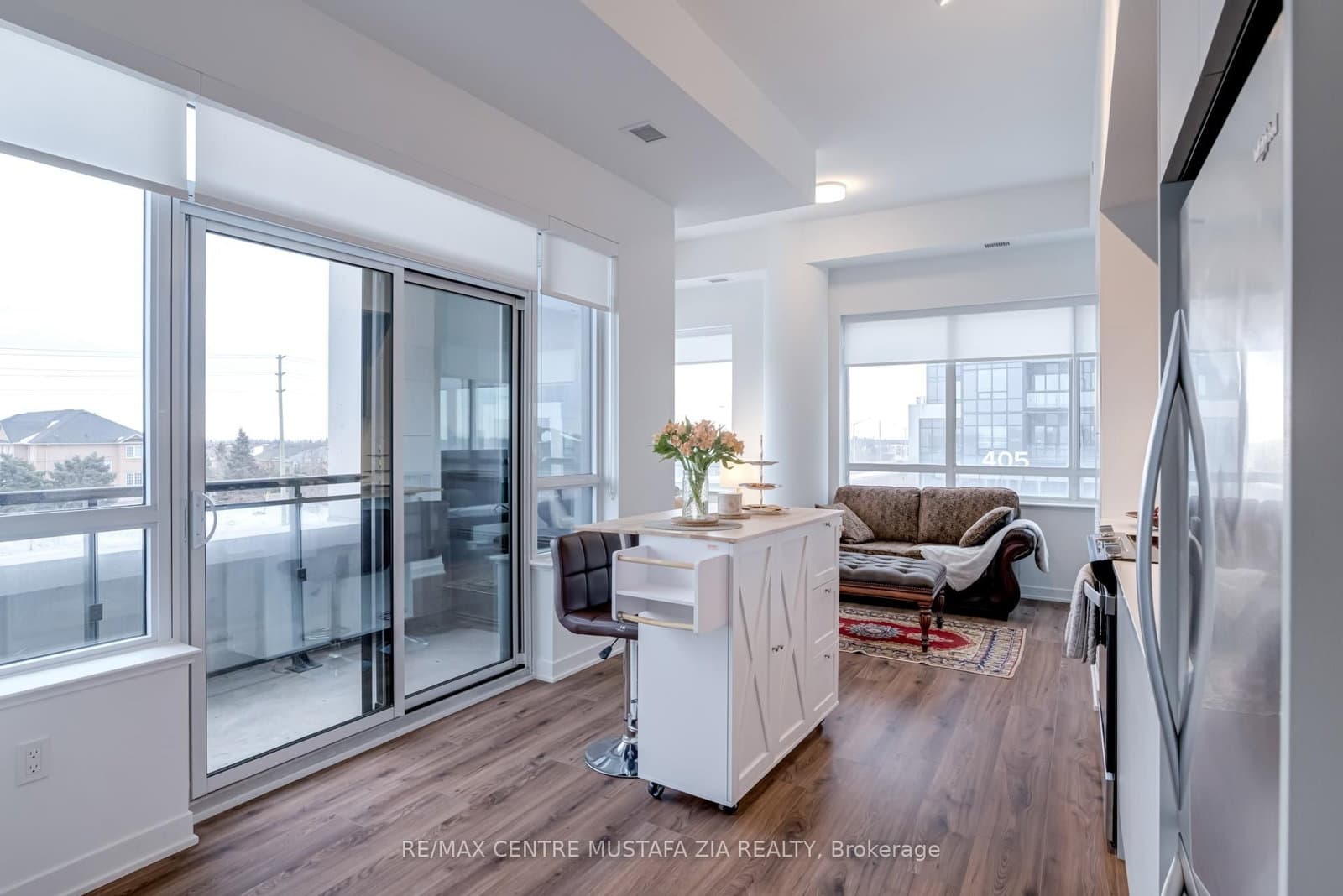 395 Dundas Street W, Unit 217 thumbnail 19