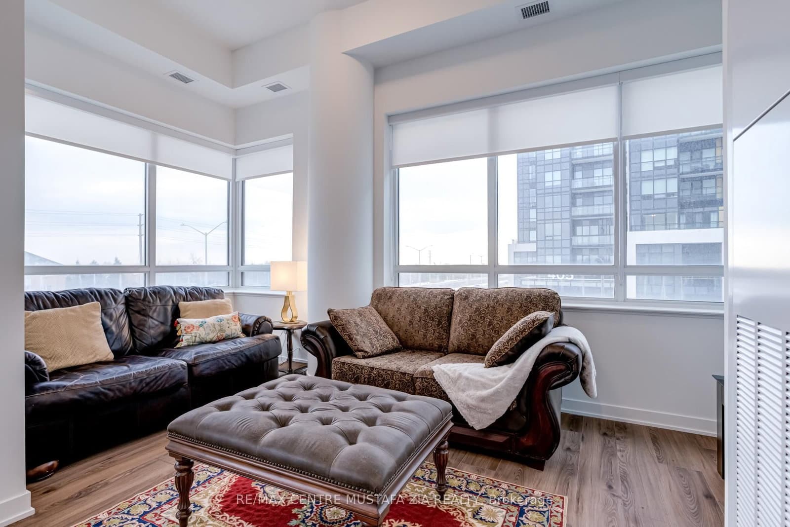 395 Dundas Street W, Unit 217 thumbnail 20