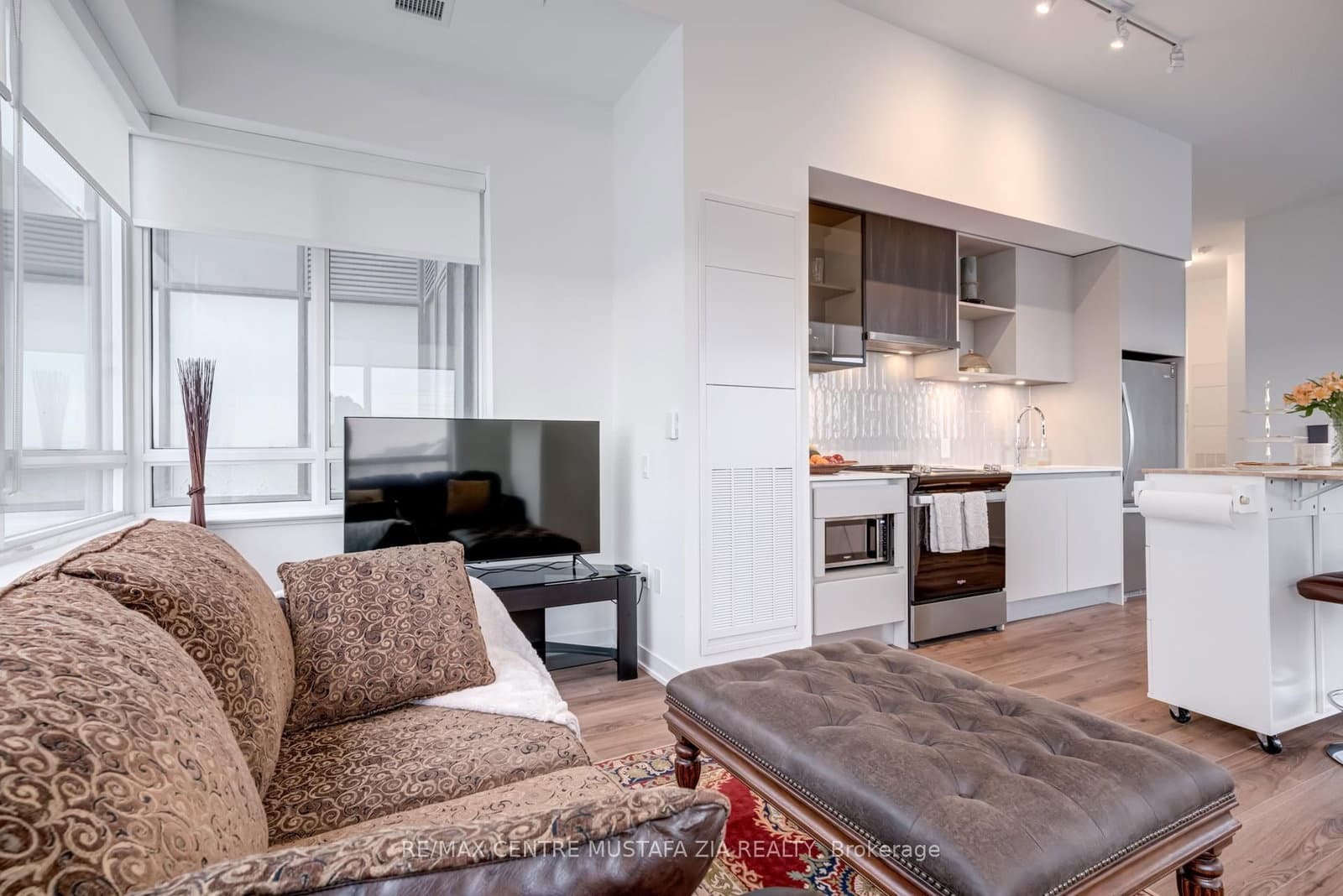 395 Dundas Street W, Unit 217 thumbnail 22