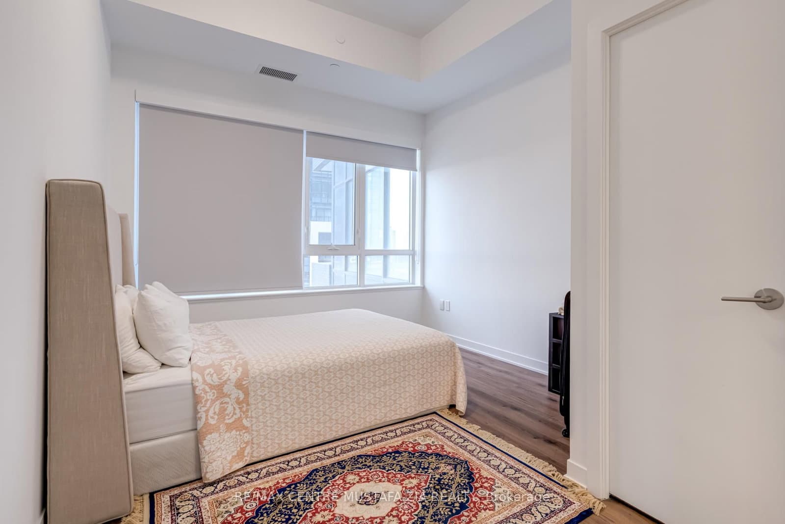 395 Dundas Street W, Unit 217 thumbnail 23