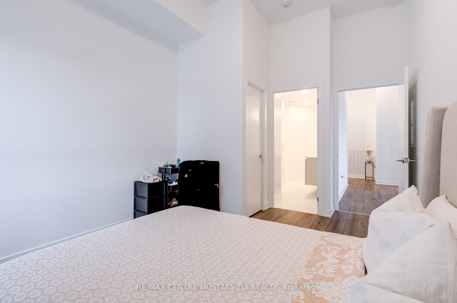 395 Dundas Street W, Unit 217 thumbnail 25