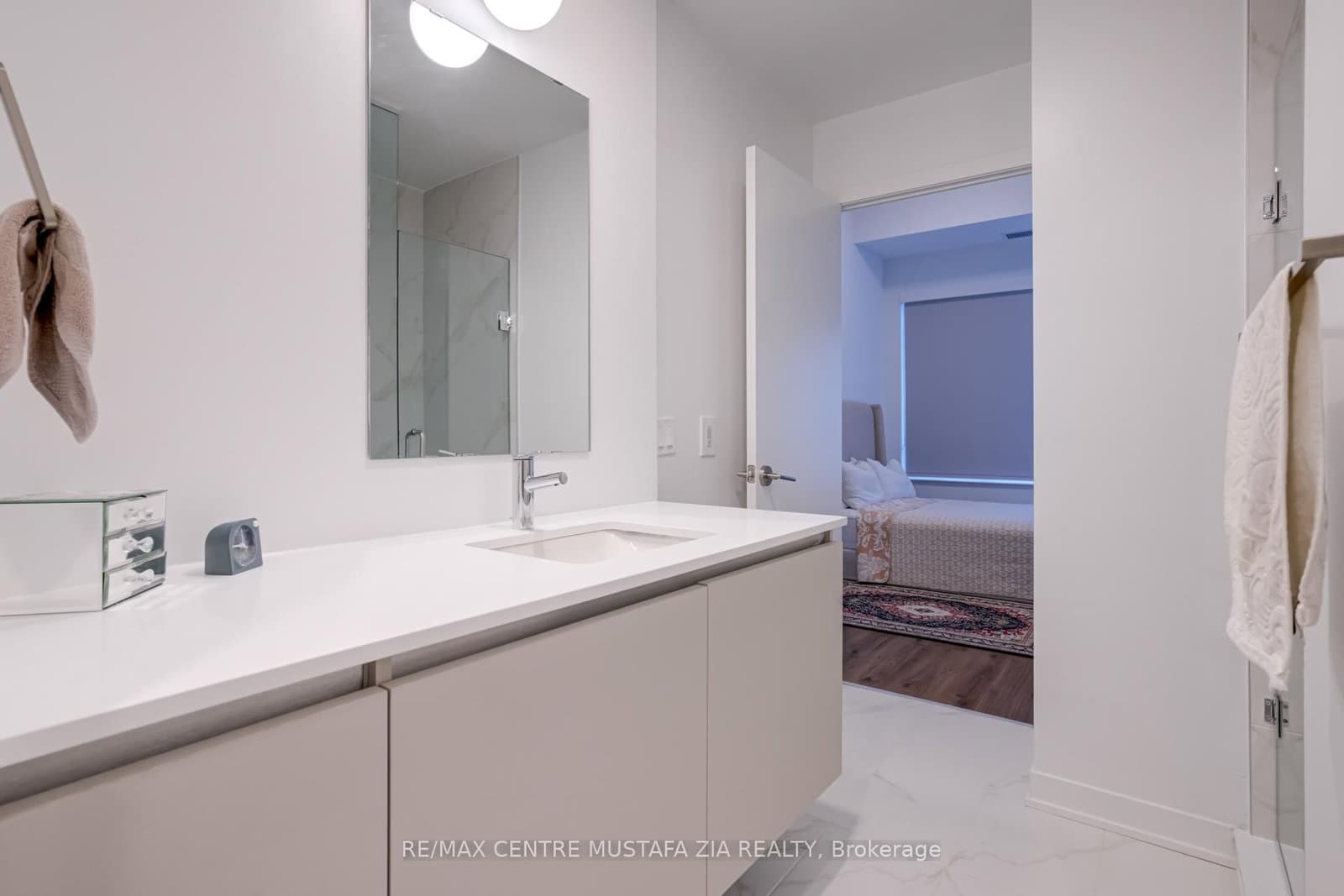 395 Dundas Street W, Unit 217 thumbnail 27