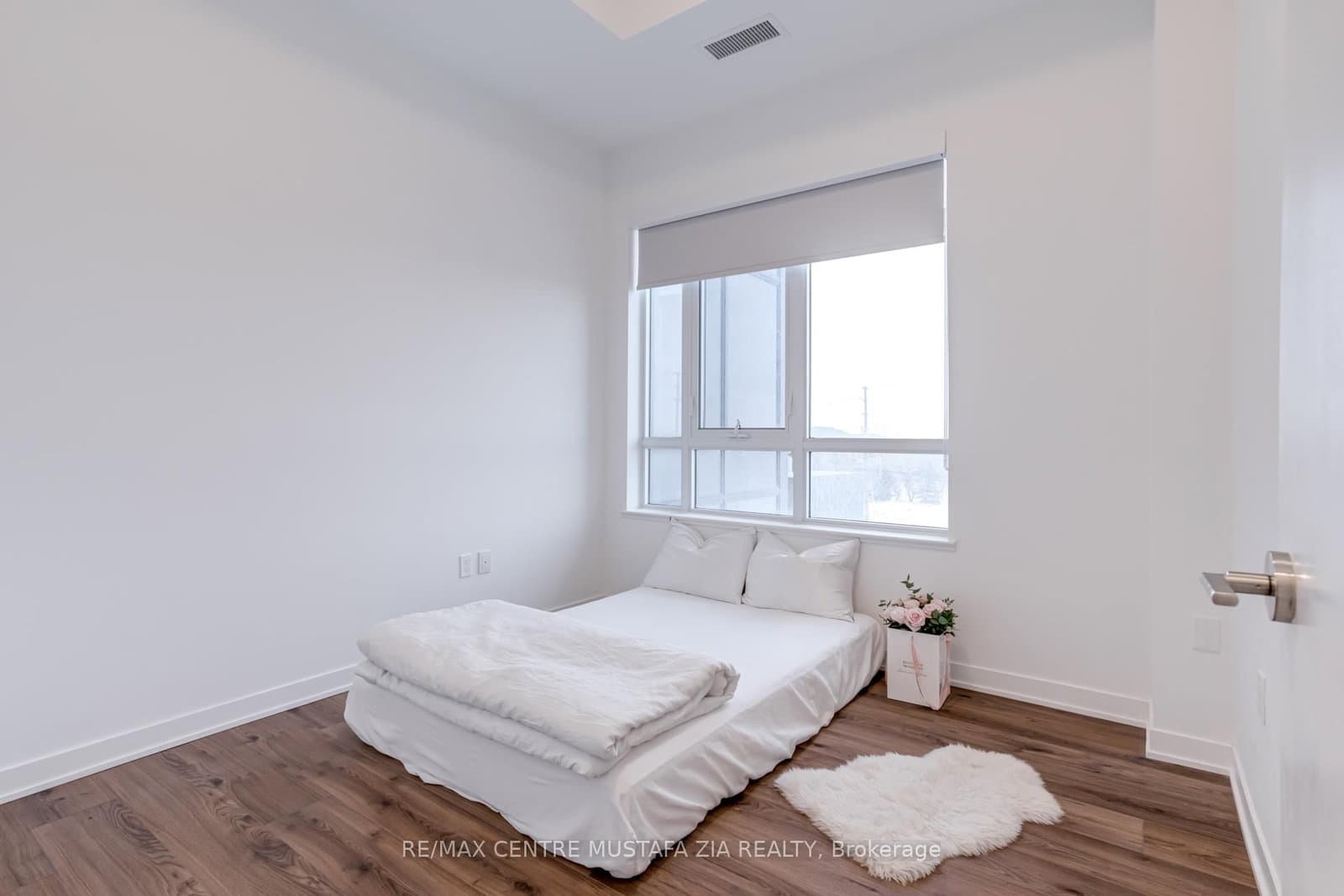 395 Dundas Street W, Unit 217 thumbnail 28