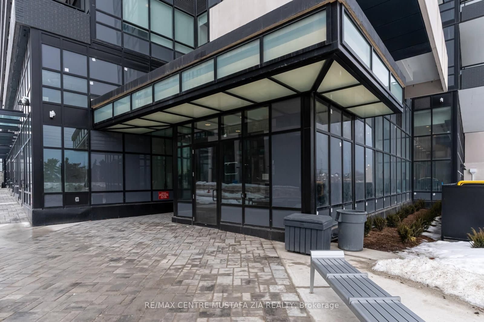 395 Dundas Street W, Unit 217 thumbnail 3