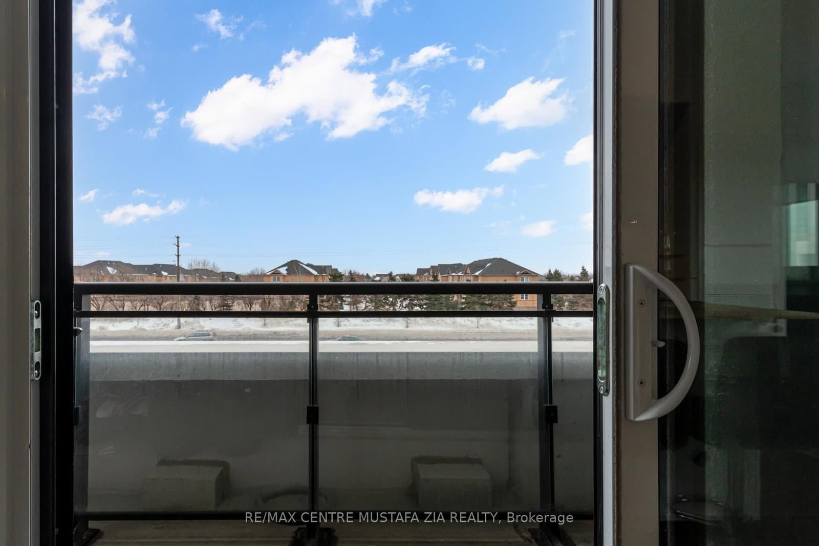 395 Dundas Street W, Unit 217 thumbnail 31