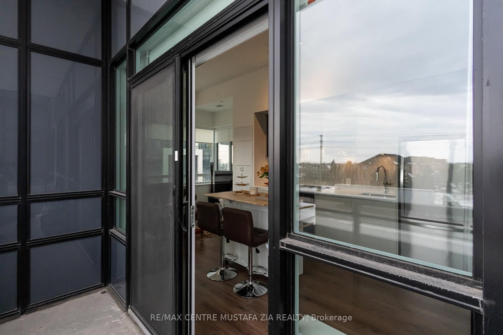 395 Dundas Street W, Unit 217 thumbnail 32