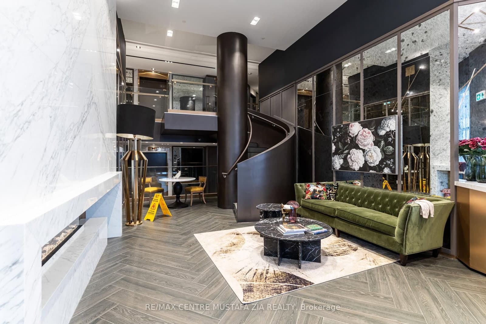 395 Dundas Street W, Unit 217 thumbnail 4